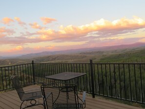 Outdoor dining - Self care Spa amenities Remote wilderness location no crowds.
Adequate vehicle! (Parshall)