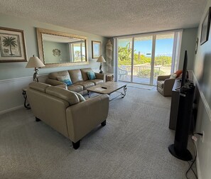 Smart TV, DVD player, stereo