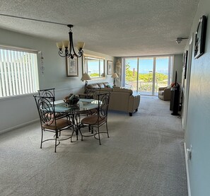 Smart TV, DVD player, stereo