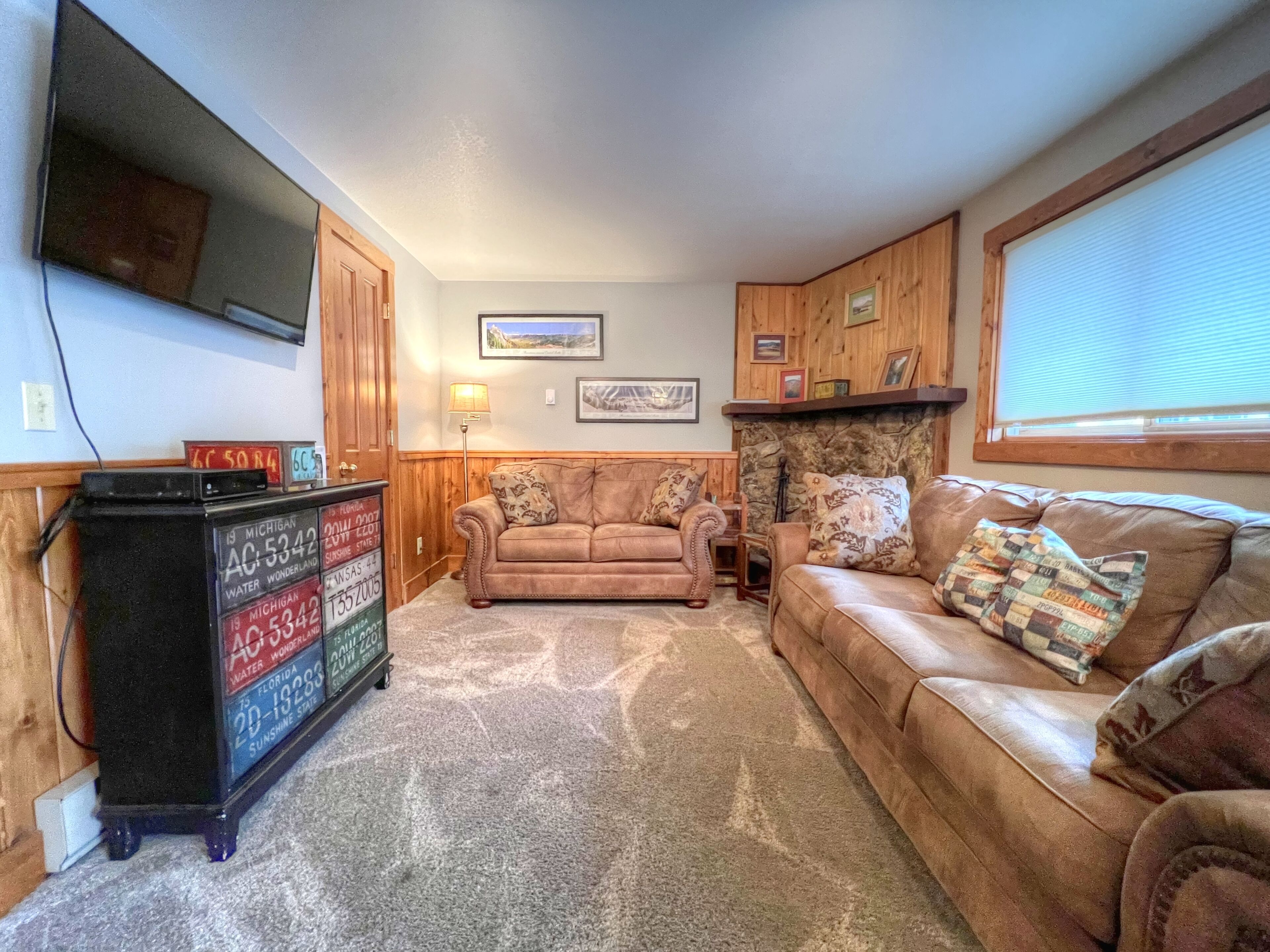 Adorably Renovated! Game Room, On Shuttle Route!