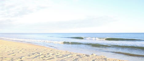 Beach nearby, sun loungers, beach towels