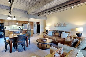 TV, fireplace, DVD player, books - 🌲Timberline A2A Deluxe 2-Bedroom ~Hot Tub~Pool~WiFi~Ski-in/out~Local Shuttle🌲 (Snowmass Village)