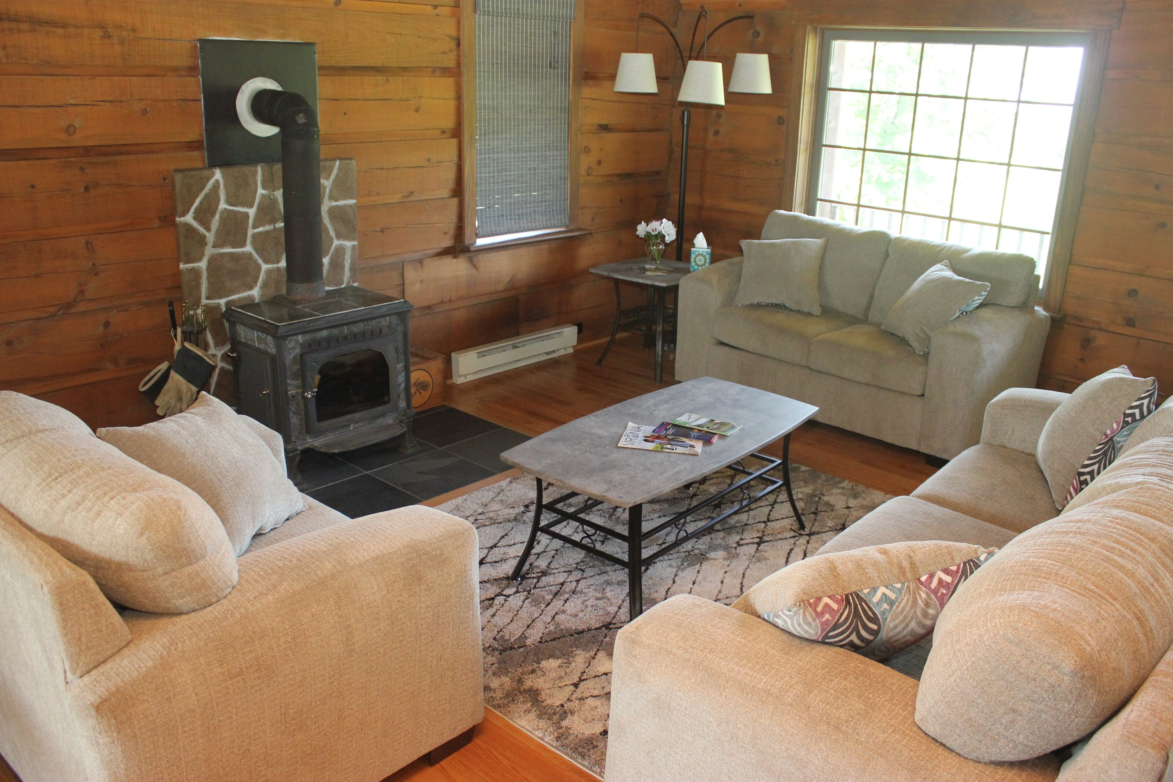 Log Inn to the Farm in the Heart of the Shenandoah Valley