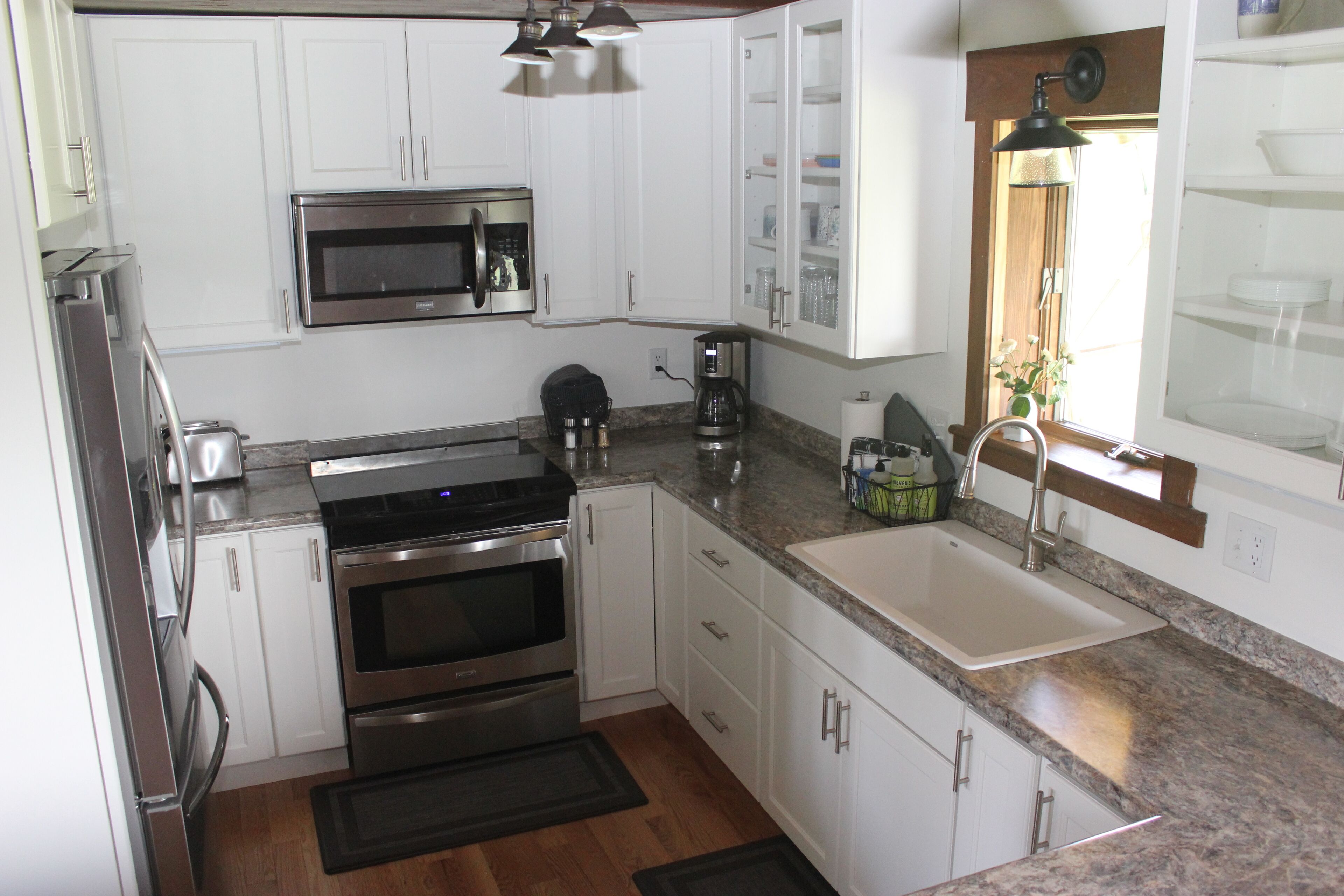 Log Inn to the Farm in the Heart of the Shenandoah Valley