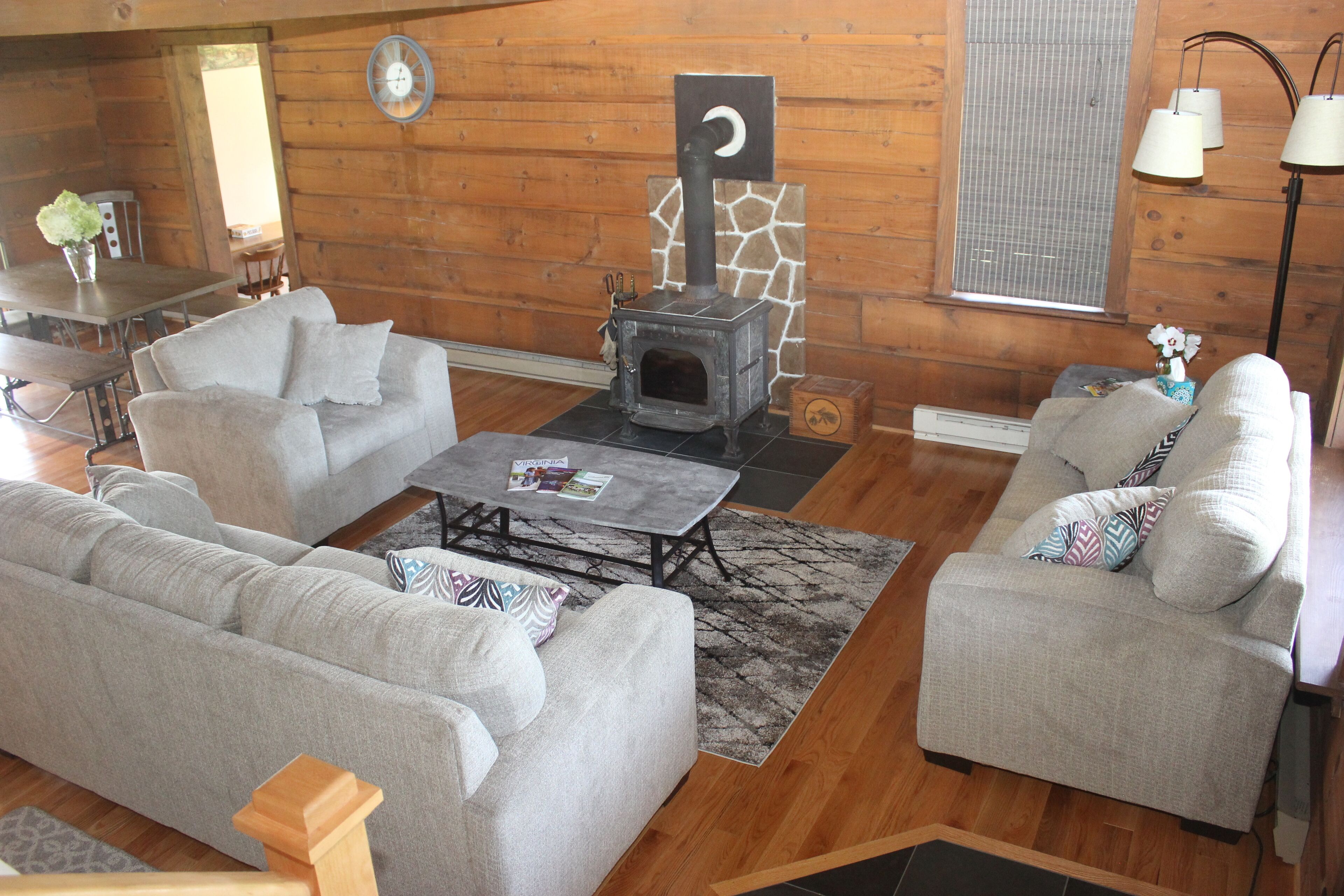 Log Inn to the Farm in the Heart of the Shenandoah Valley