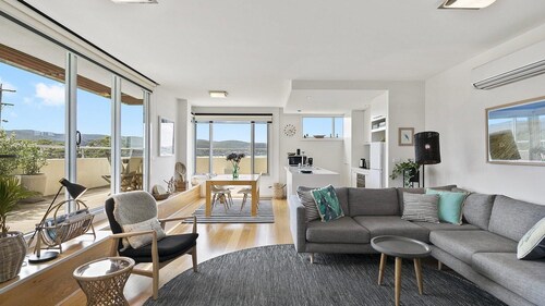 Point Grey Apartment One - Viewpoint