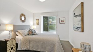 2 bedrooms, iron/ironing board, internet, bed sheets - Point Grey Apartment One - Viewpoint (Lorne)