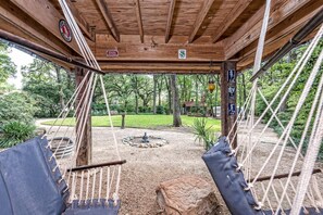 Property grounds - Nestled next to one of the nation’s largest inner-city parks,The Cottate in Cameron Park (Waco)