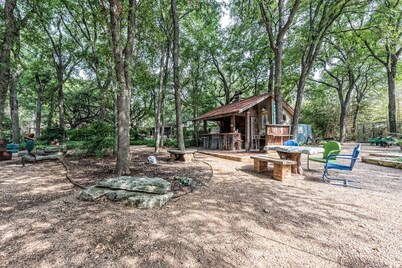 Nestled next to one of the nation’s largest inner-city parks,The Cottate in Cameron Park