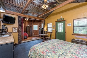 1 slaapkamer, een strijkplank/strijkijzer, gratis wifi, beddengoed