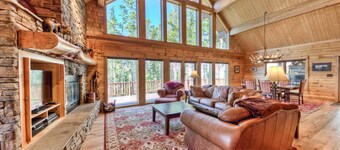 Winter Availability! Lovely Lodge with close Ski Access! Home Theater! Hot Tub!