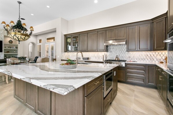 Fridge, microwave, oven, stovetop - 3 Bedroom, PGA West home, Private Pool & Spa, #063306 (La Quinta)