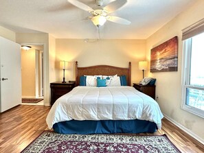 2 slaapkamers, een strijkplank/strijkijzer, internet, beddengoed