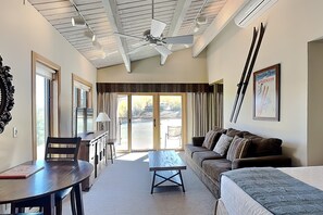 1 bedroom, iron/ironing board, travel crib, internet - 🌲Timberline 318 Studio Deluxe ~ Hot Tub~Pool~WiFi~Ski-in/out~Local Shuttle🌲 (Snowmass Village)
