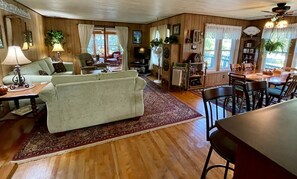Interior - Beautiful Cottage on Manitowish River - Boulder Junction (Boulder Junction)