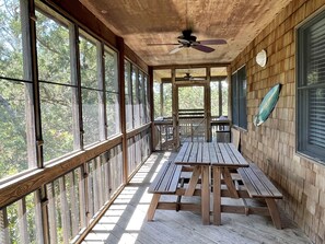 Outdoor dining - Lookout: Popular dog friendly home with comfortable interior. (Ocracoke)