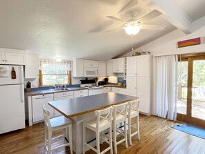 冰箱、微波炉、烤箱、炉灶