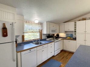 冰箱、微波炉、烤箱、炉灶