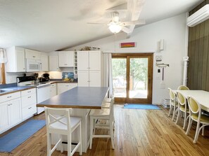 冰箱、微波炉、烤箱、炉灶