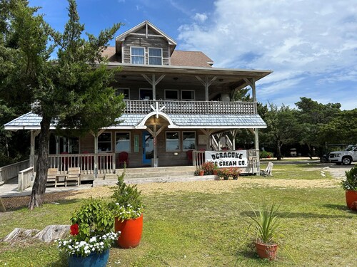 Harbor II: Pet friendly, views of both the Lighthouse and Silver Lake.