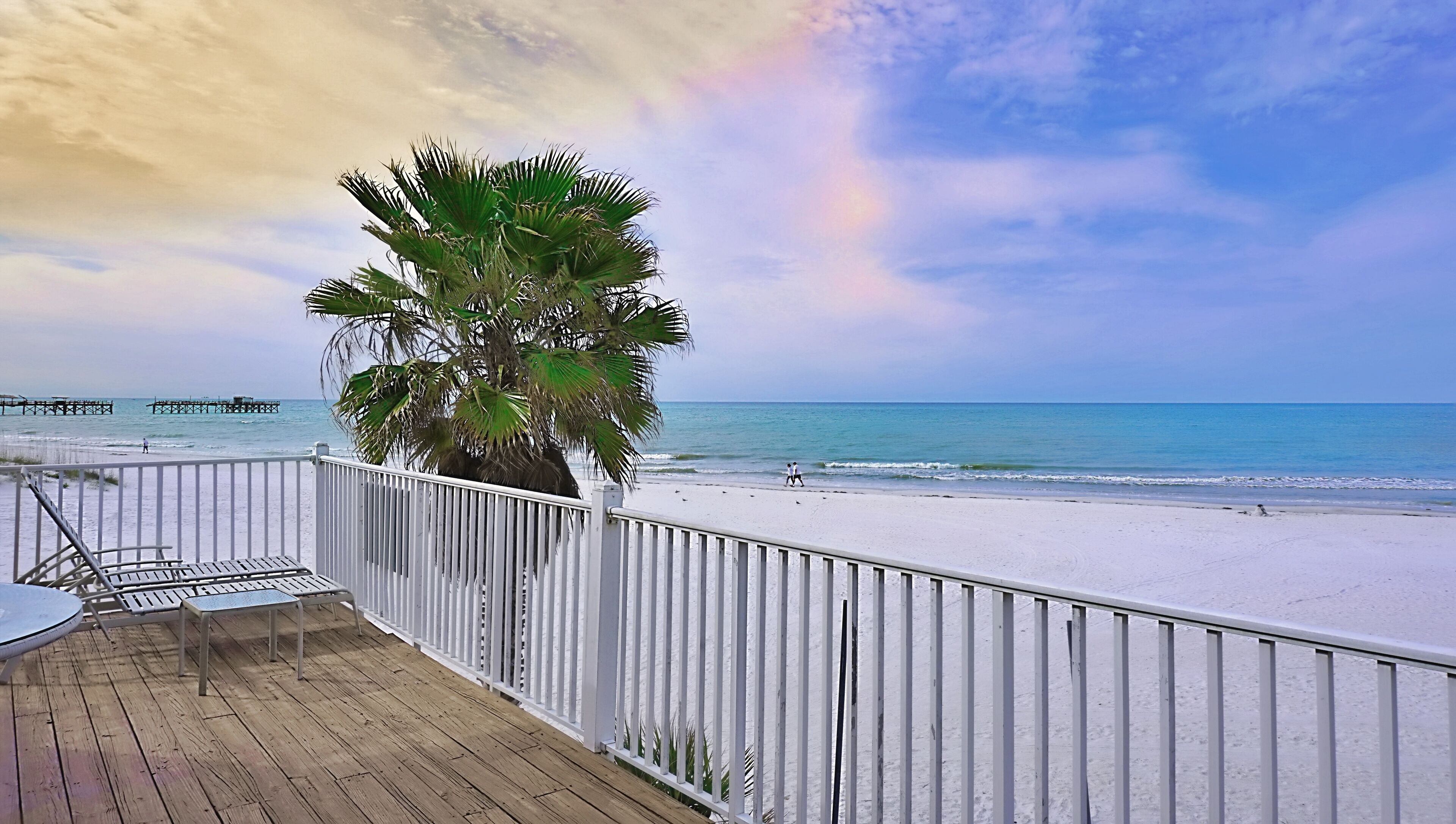 1Bdr/1Bath full kitchen Apt #5 Steps from Door to Sand n Shore!