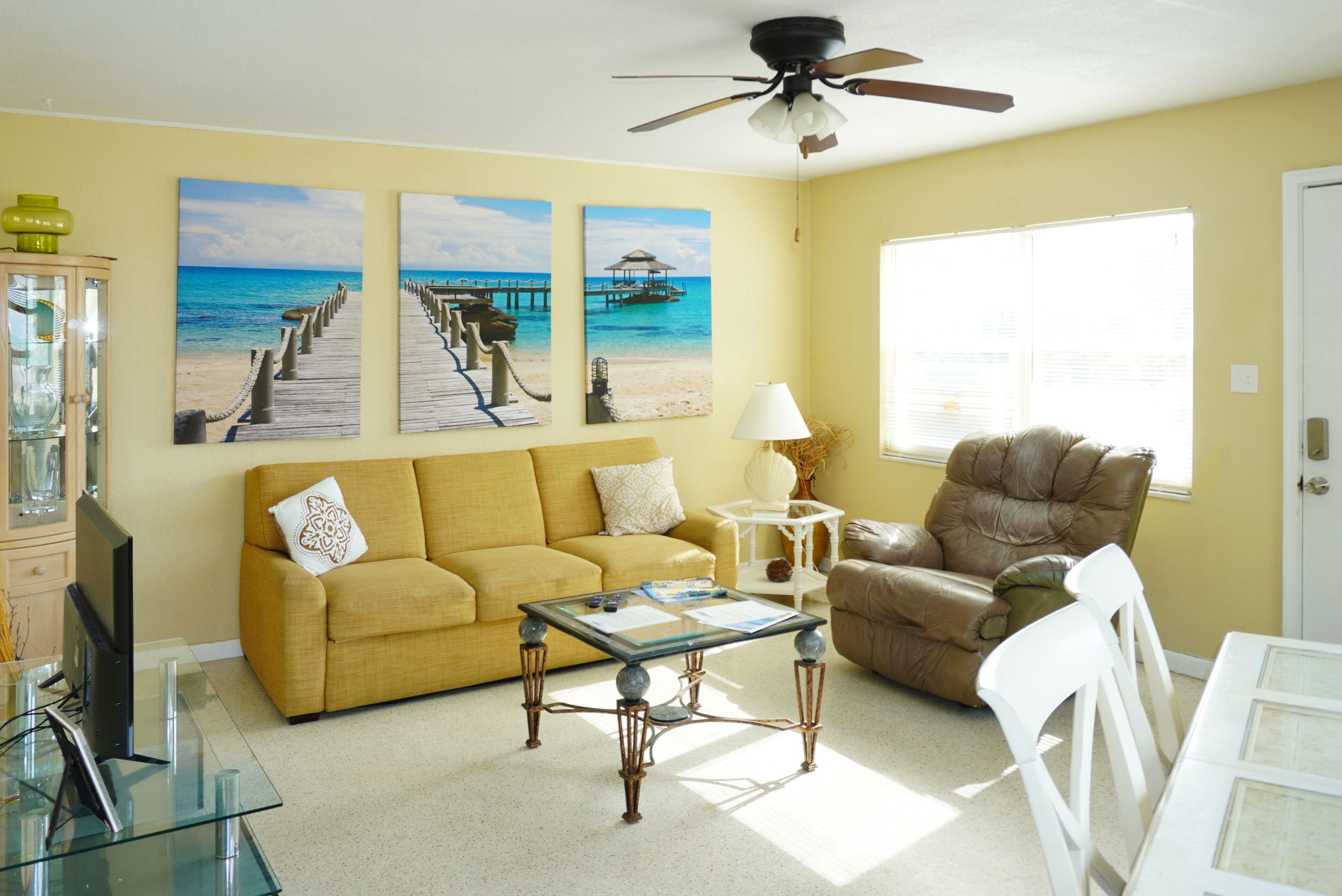 1Bdr/1Bath full kitchen Apt #5 Steps from Door to Sand n Shore!