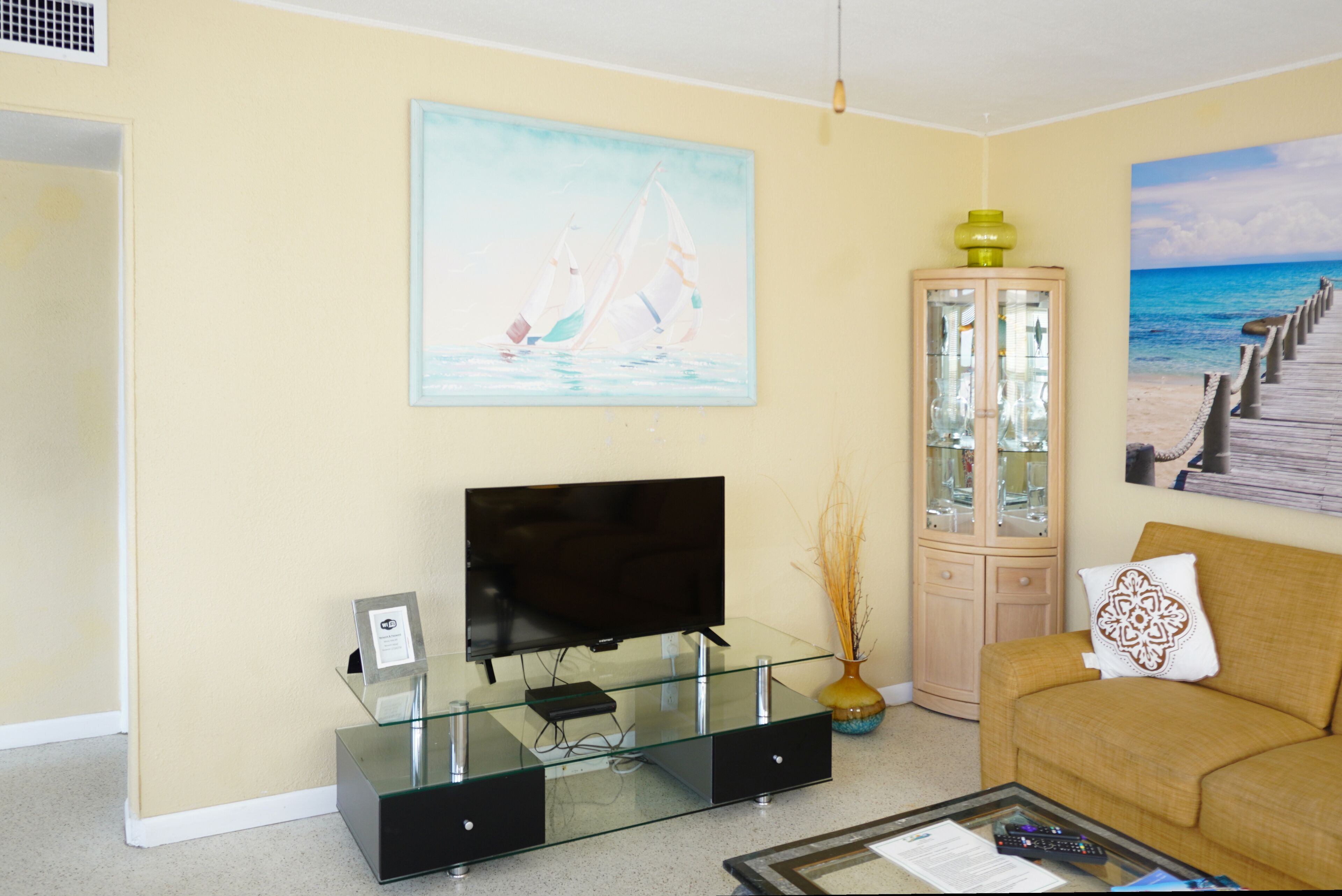 1Bdr/1Bath full kitchen Apt #5 Steps from Door to Sand n Shore!