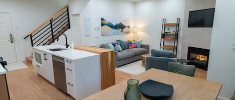 Televisie en een open haard