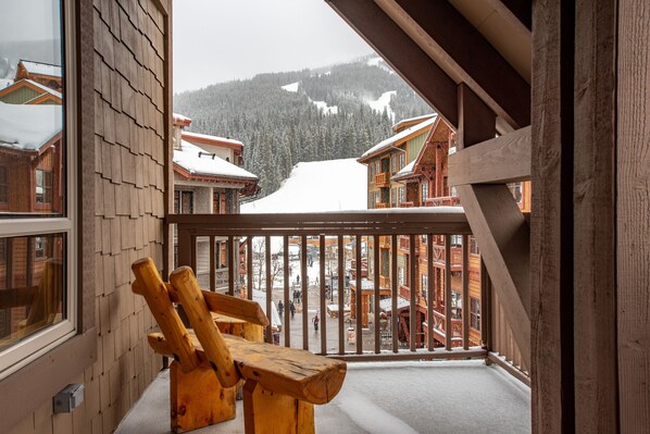 Property grounds - Spacious condo in the heart of the center village, free wifi & parking (Copper Mountain)
