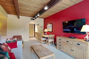 1 bedroom, iron/ironing board, travel cot, Internet