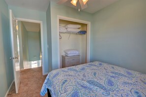 4 bedrooms, WiFi, bed sheets