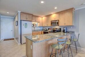 Kjøleskap, mikrobølgeovn, ovn og oppvaskmaskin