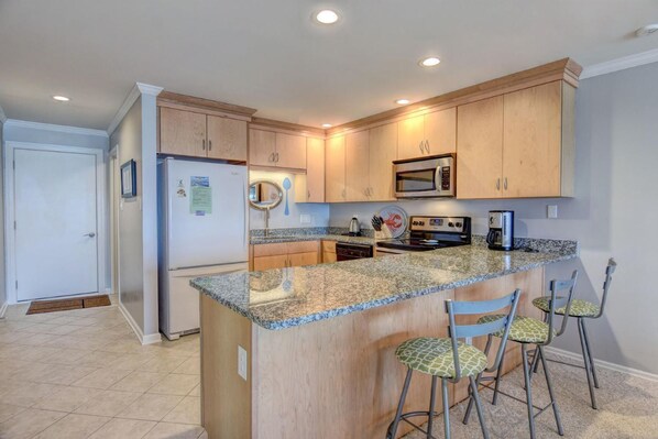 雪櫃、微波爐、焗爐、洗碗機