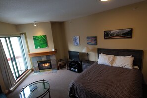 WiFi, bed sheets - Great Value Village Condo, Close to Everything, Hot Tub Access, Free Parking (Whistler)