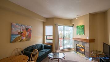 Télévision, cheminée