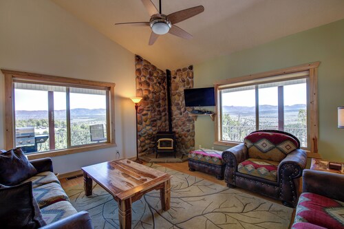 Private Luxurious Ridgetop Hideaway on 9 Acres! Between Bryce & Zion! A\C