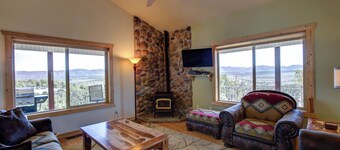 Private Luxurious Ridgetop Hideaway on 9 Acres! Between Bryce & Zion! A\C