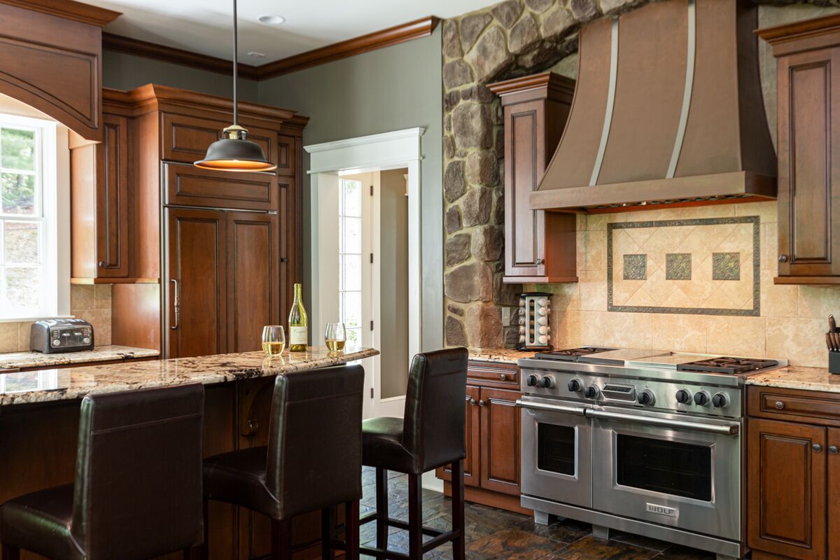 Winter Availability! Stately, Pet-friendly luxury home with pool table and WiFi