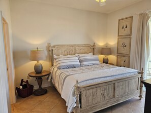 2 habitaciones, tabla de planchar con plancha, wifi y ropa de cama