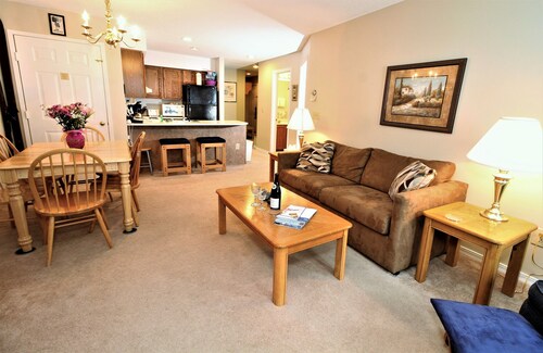 Beautiful condo nestled slope side on Pico Mtn-walk to lift &ski back! 202