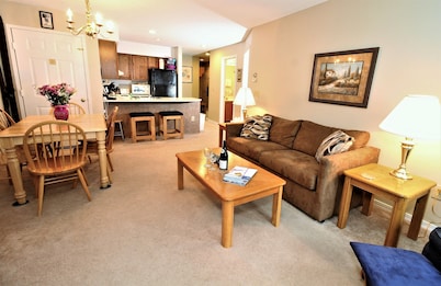 Beautiful condo nestled slope side on Pico Mtn-walk to lift &ski back! 202