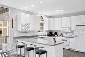 Fridge, microwave, oven, stovetop - Lazy R-06 3 bedroom 3.5 bath waterfront condo with room to spread out! (Osage Beach)