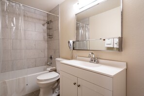 Combined shower/bathtub, hair dryer, towels