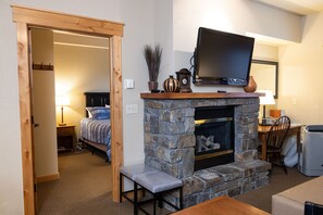 1 slaapkamer, een strijkplank/strijkijzer, wifi, beddengoed