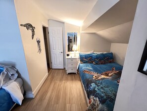 2 slaapkamers, een strijkplank/strijkijzer, gratis wifi, beddengoed