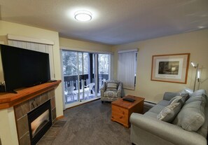 TV, fireplace