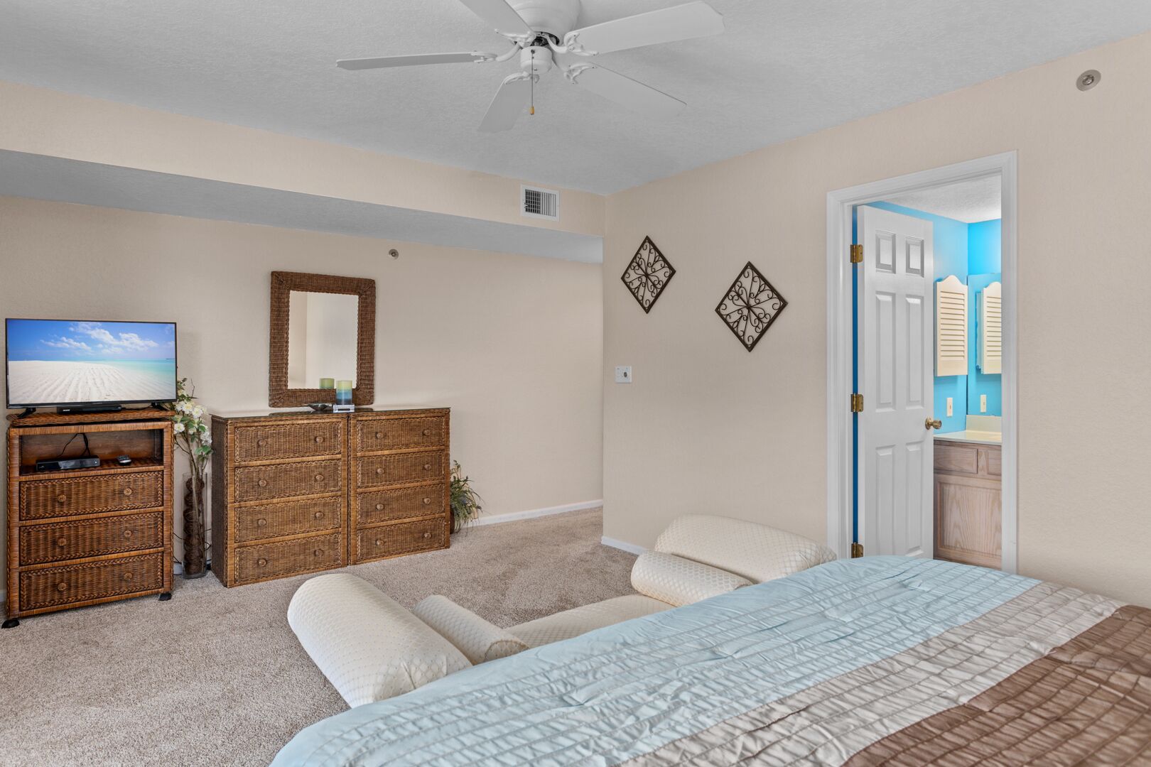 Lazy X-09 Recently Renovated 3 Bedroom, 2.5 Bath Waterfront Condo!