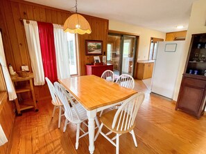 Dining - Sunspace: Quiet location, screened porch, deck, treetop sunsets (Ocracoke)