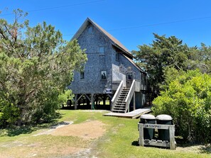 Exterior - Sunspace: Quiet location, screened porch, deck, treetop sunsets (Ocracoke)