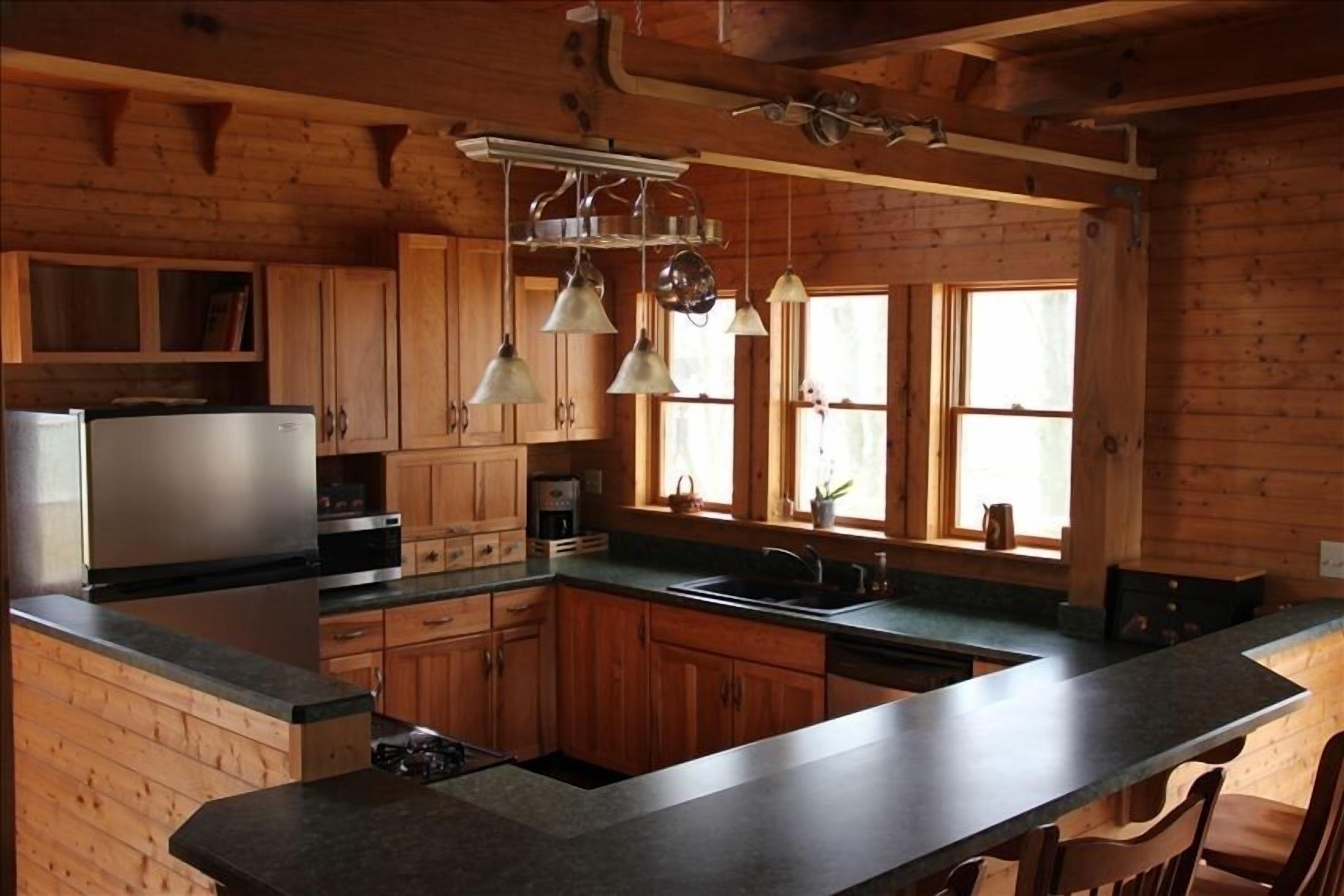 The Legacy Luxury Cabin- Lake Milton Sleeps 22, Hot Tub- 499 a night if 4 booked